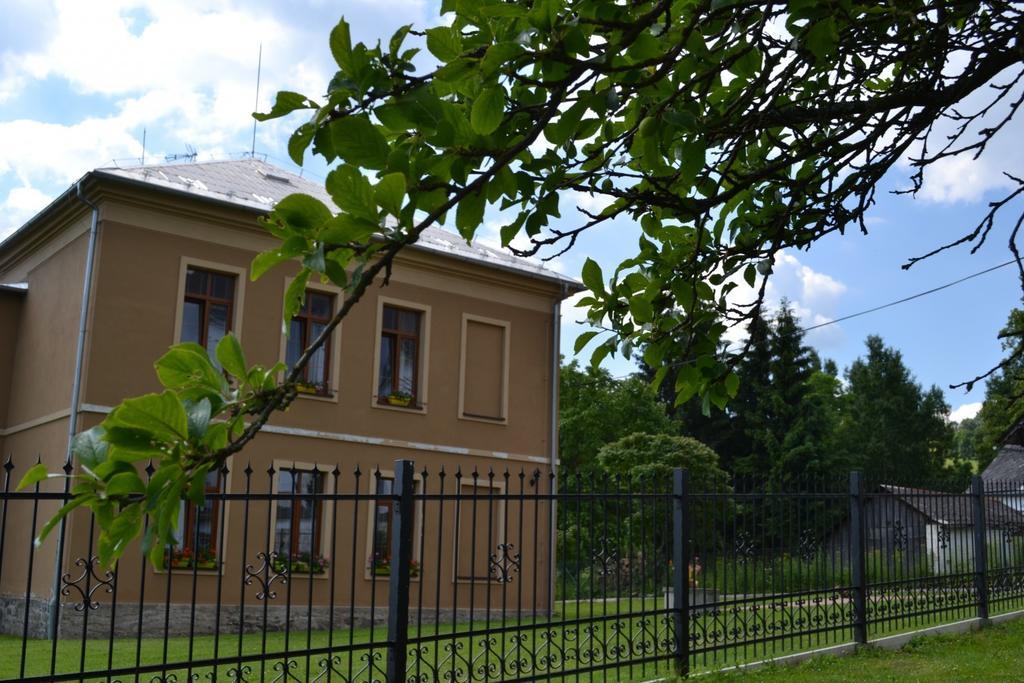 Pension Stara Skola Vysoke Zibridovice Exteriör bild